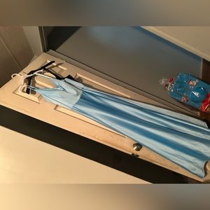 Dress worn once like new can be worn for party prom etc